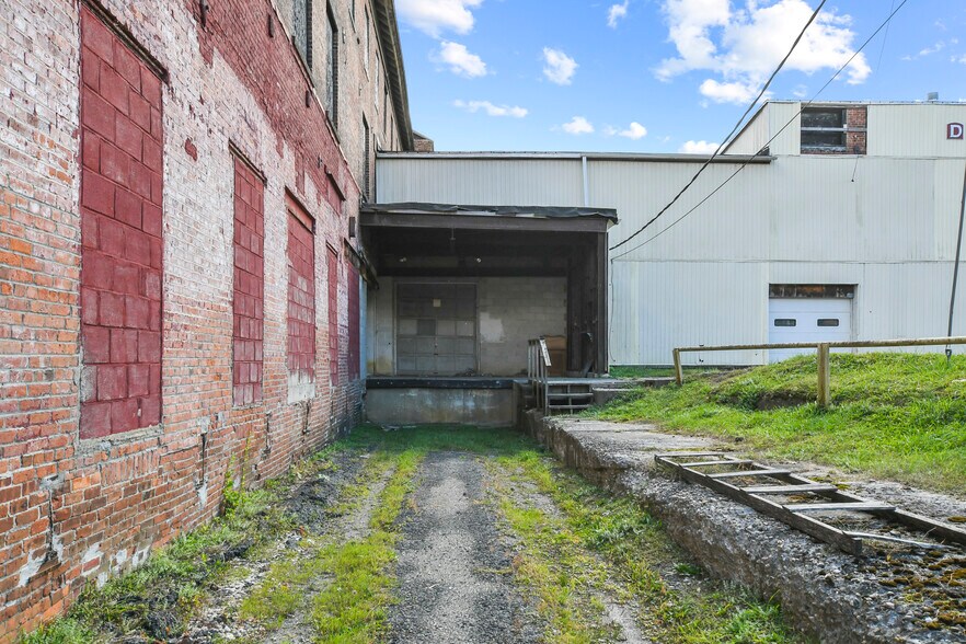 More Photos Of 20 Keeler St, Pittsfield Manufacturing For Sale