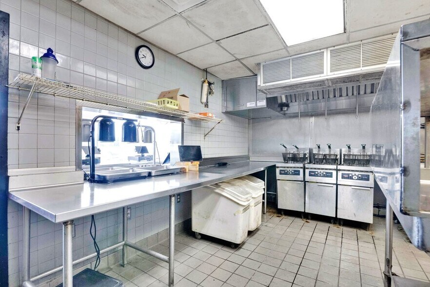 More Photos Of 9710 E Colonial Dr, Orlando Fast Food For Sale
