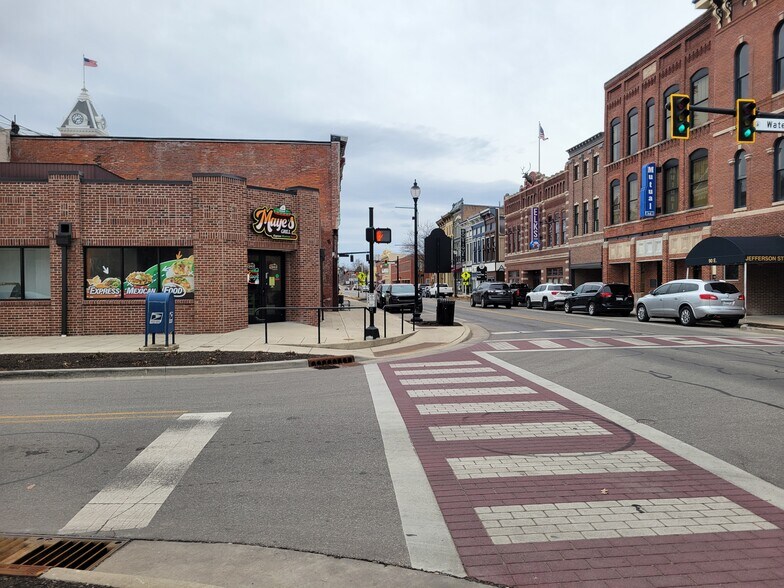 More Photos Of 90 E Jefferson St, Franklin Specialty For Lease