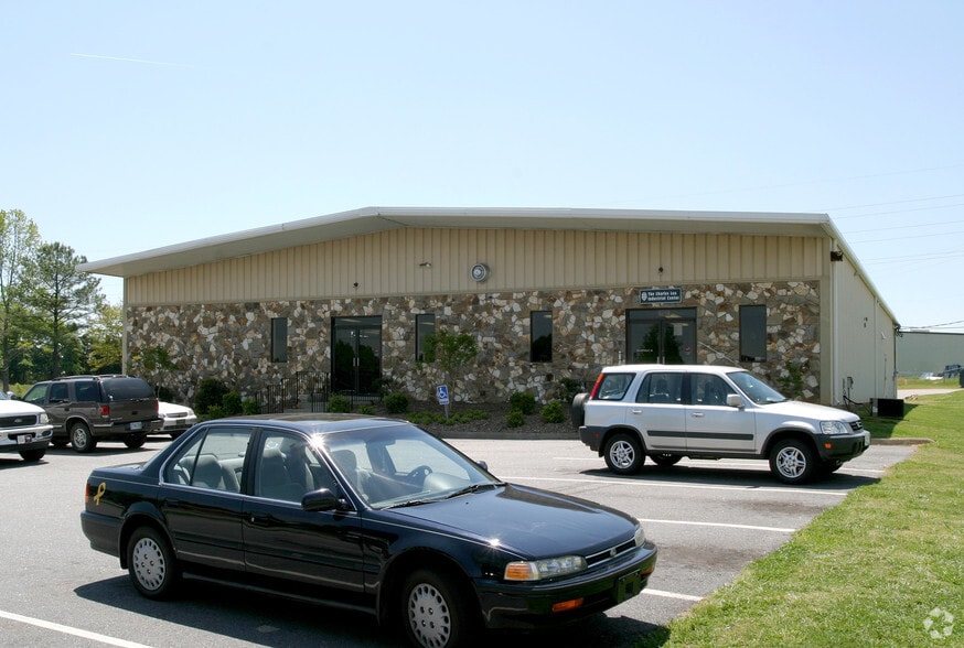 More Photos Of 108 Northeast Dr, Spartanburg Service For Lease