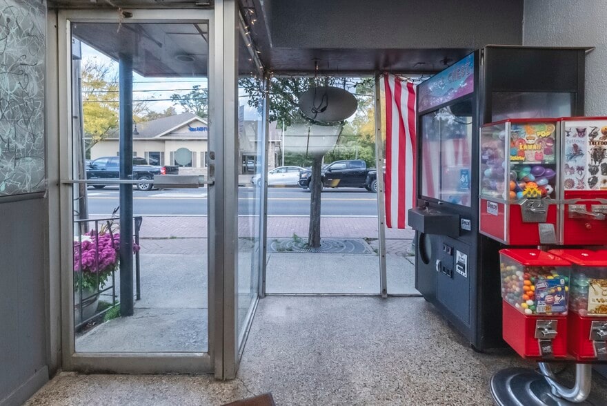 More Photos Of 180 Broadway, Port Ewen Storefront Retail Office For Sale