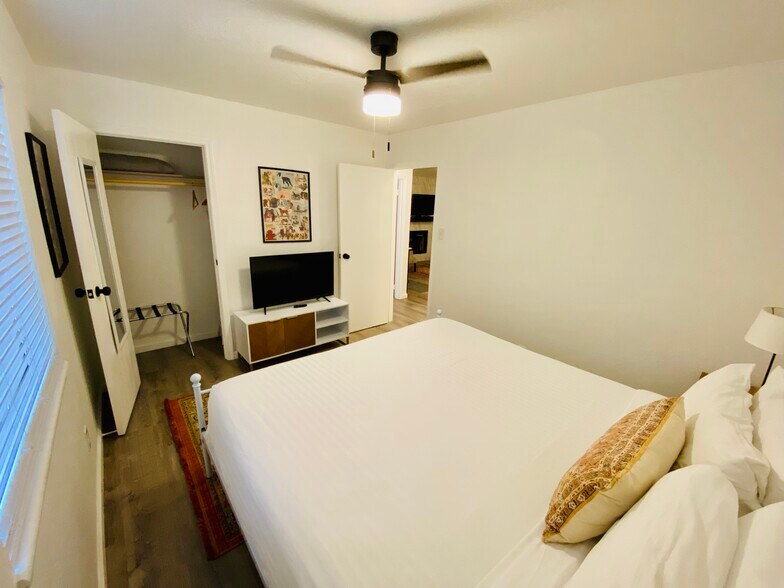 More Photos Of 104 Scudder Ln, Wimberley Hotel For Sale