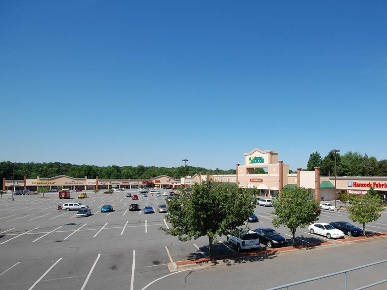 More Photos Of 2802-2894 Reynolda Rd, Winston-Salem Unknown For Lease