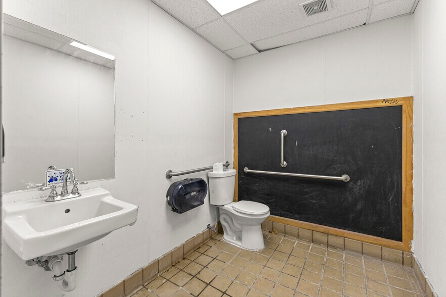 More Photos Of 2300 S Schaefer Hwy, Detroit Storefront For Sale