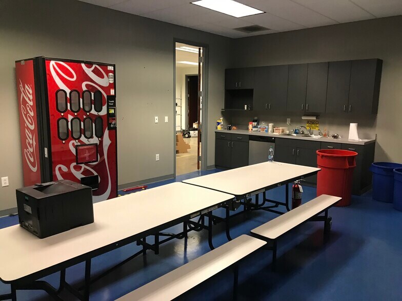 More Photos Of 118-122 Space Park Dr, Nashville Unknown For Lease