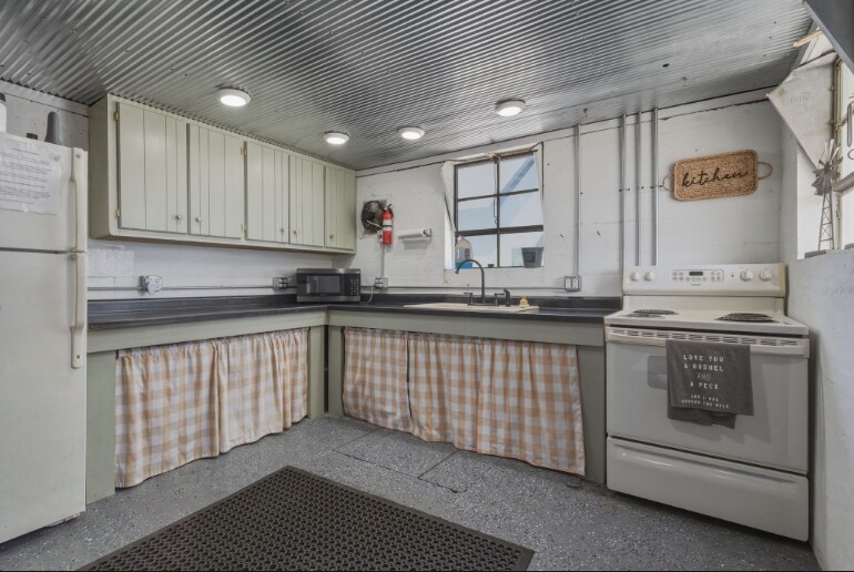 More Photos Of 1713 165th St, Manchester Specialty For Sale