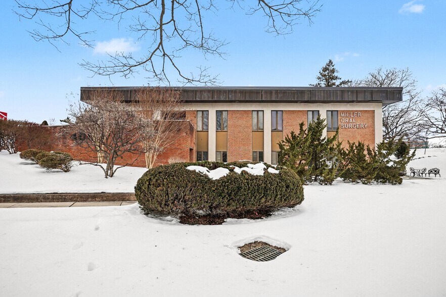More Photos Of 400 Nationwide Dr, Harrisburg Medical For Sale