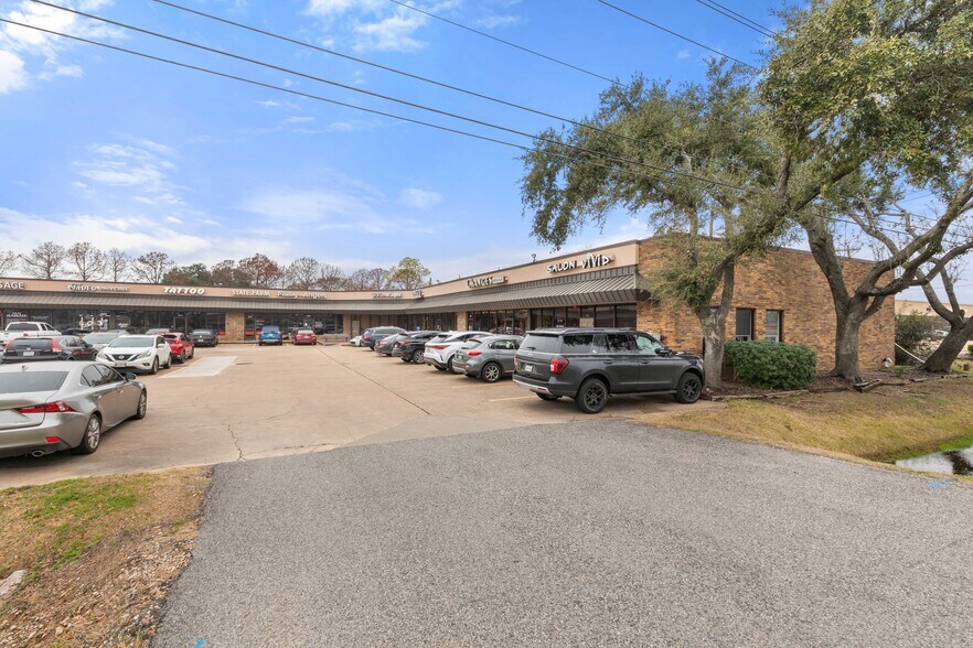 More Photos Of 16912-16972 Old Galveston Rd, Webster Unknown For Lease