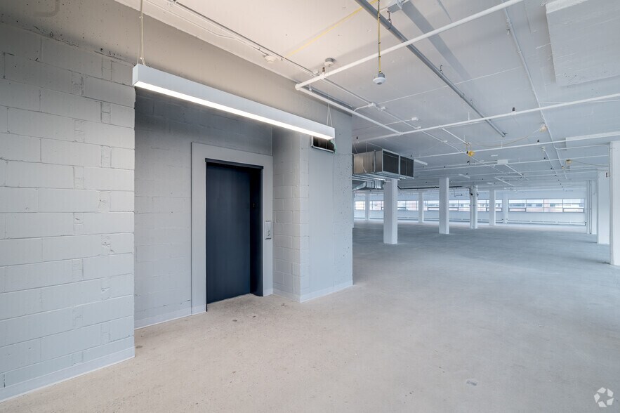 More Photos Of 6750 Av de l'Esplanade, Montréal Office For Lease
