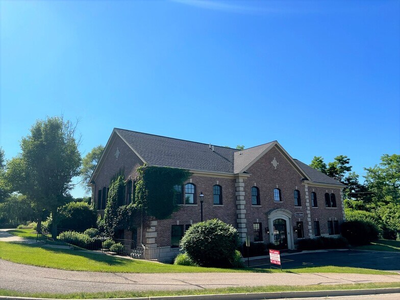 More Photos Of 770 Beacon St, West Dundee Medical For Sale
