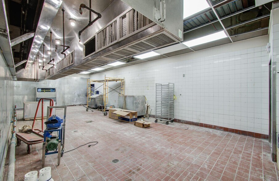 More Photos Of 2103 Cypress Creek Pky, Houston Bar For Sale