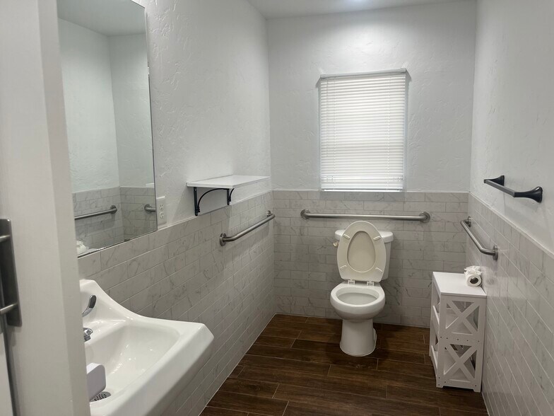 More Photos Of 715 Kane St, Tomball Office Residential For Lease