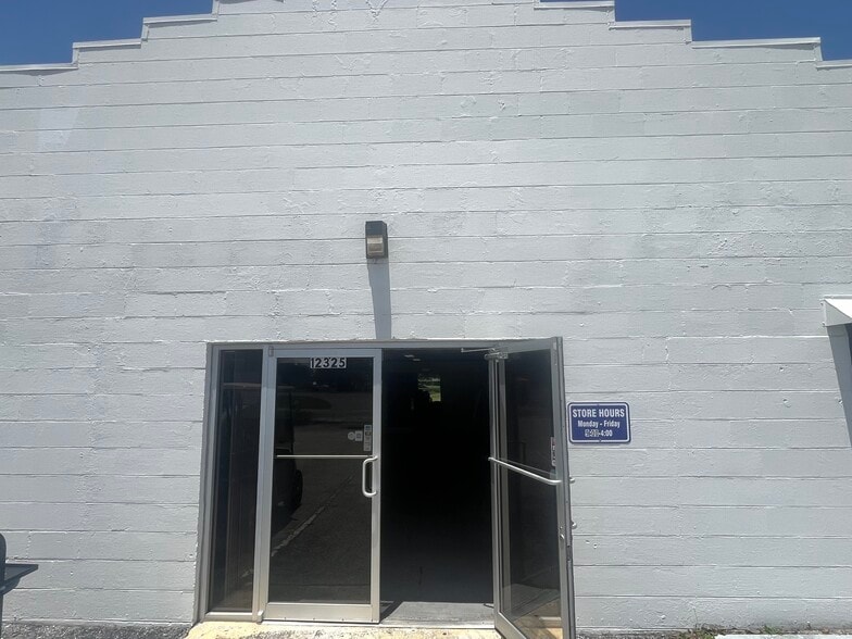 More Photos Of 12325-12329 US Highway 301, Dade City General Retail For Lease