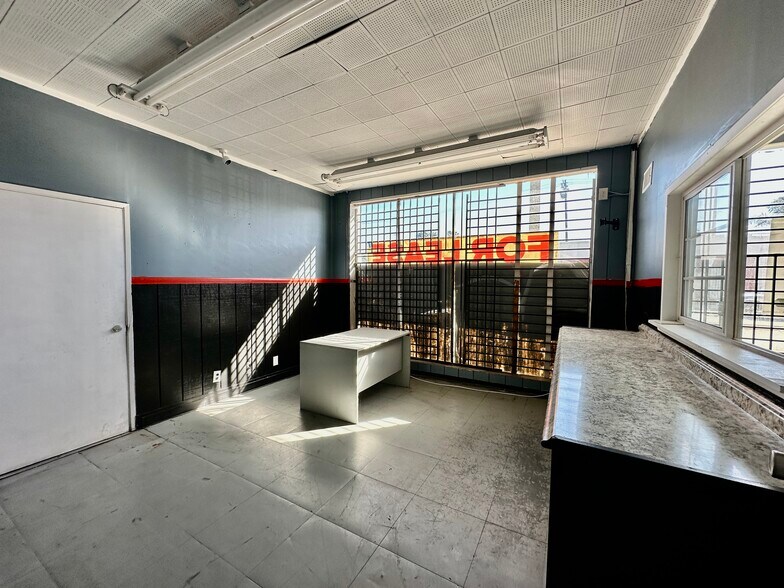 More Photos Of 229 S Oxnard Blvd, Oxnard Storefront Retail Office For Sale