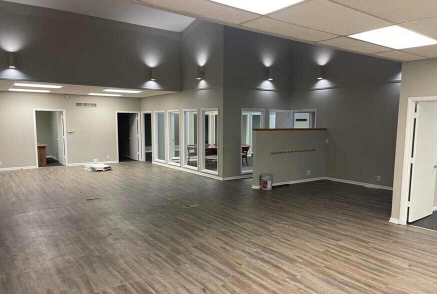 More Photos Of 5907 Highgrove Rd, Grandview Office For Lease