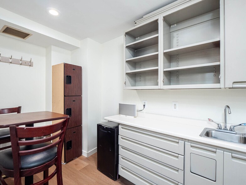 More Photos Of 901-903 Lexington Ave, New York Apartments For Sale