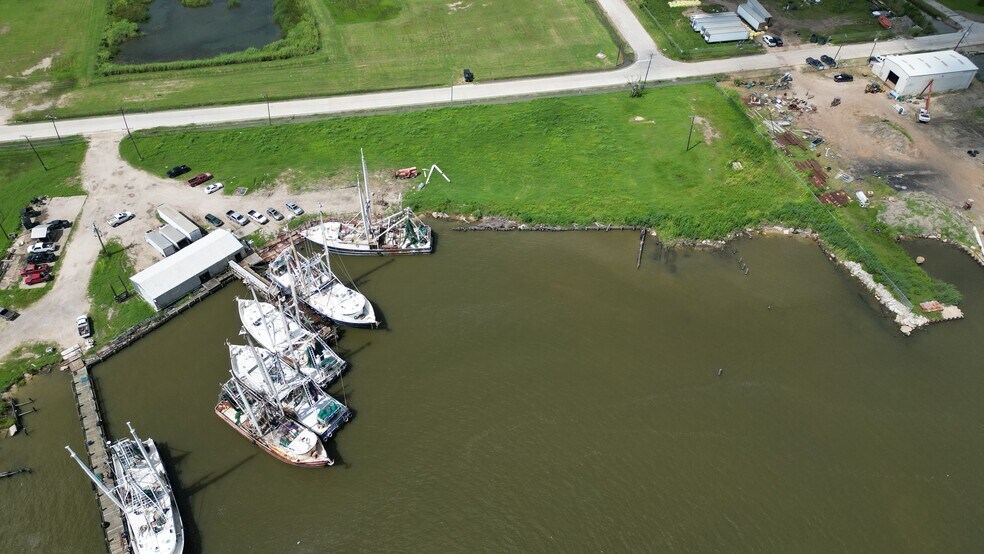 More Photos Of 6500 1st Ave, Sabine Pass Warehouse For Sale