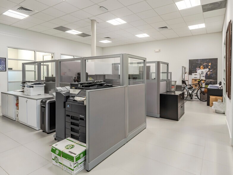 More Photos Of 45-47 NE 36th St, Miami Freestanding For Sale