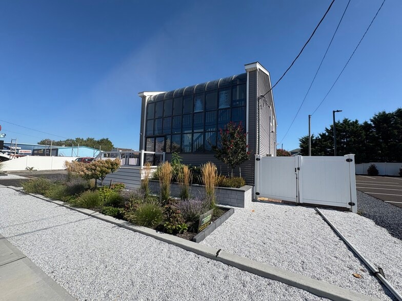 Primary Photo Of 319 W 8th St, Ship Bottom Storefront For Lease
