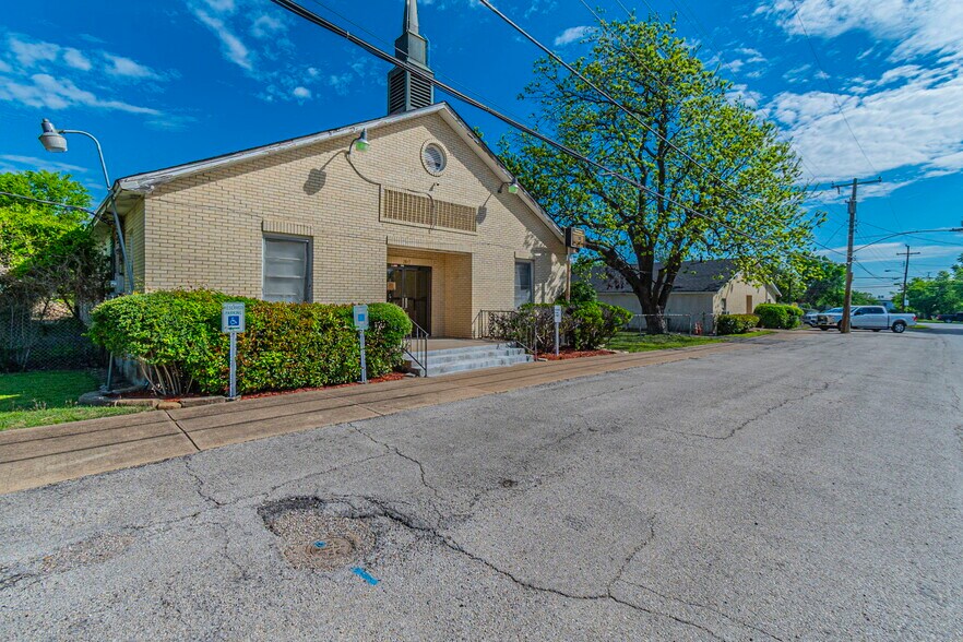 More Photos Of 2817 Cherry Valley Blvd, Dallas Religious Facility For Sale