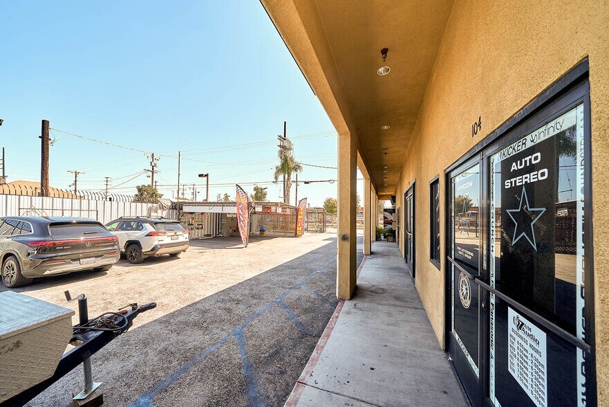 More Photos Of 1833 E Vernon Ave, Los Angeles General Retail For Sale