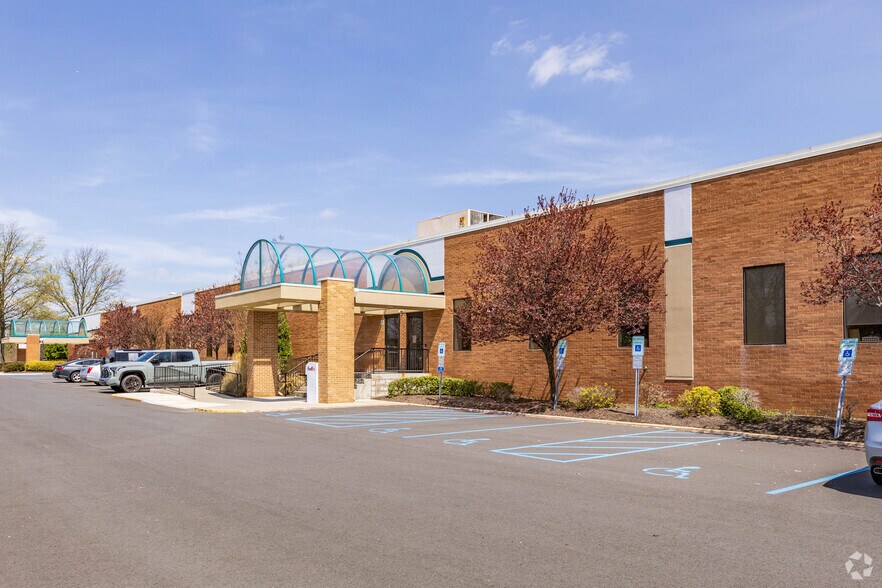 More Photos Of 2 Crescent Pl, Oceanport Light Distribution For Lease
