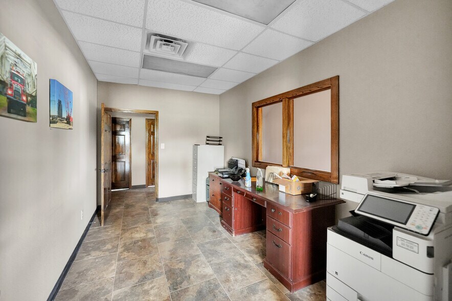 More Photos Of 2451 W Murphy St, Odessa Warehouse For Sale