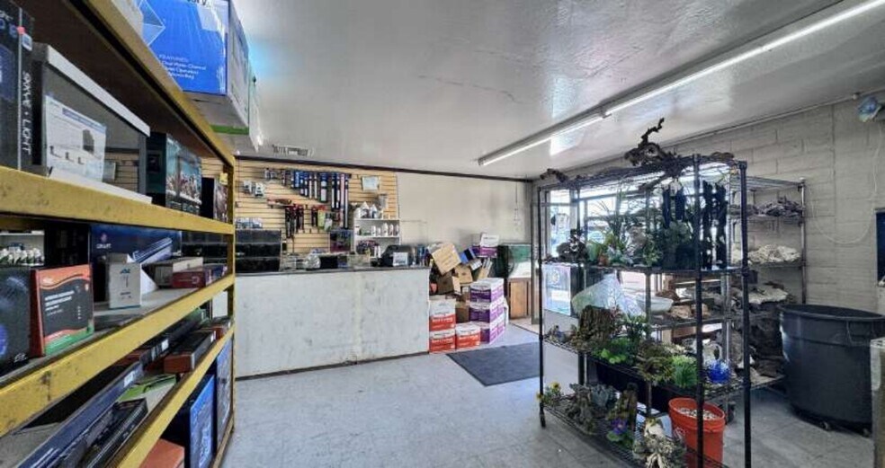 More Photos Of 2920-2972 Churn Creek Rd, Redding Storefront For Lease