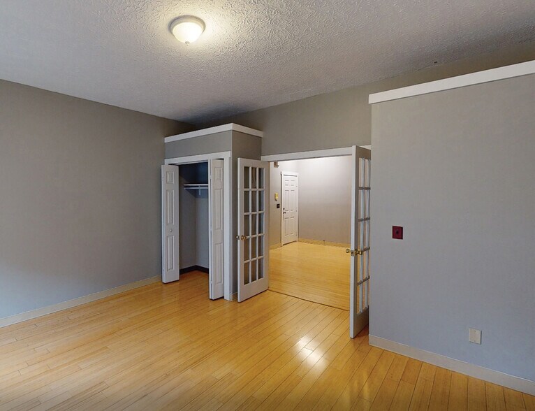 More Photos Of 842-852 N High St, Columbus Storefront Retail Residential For Sale