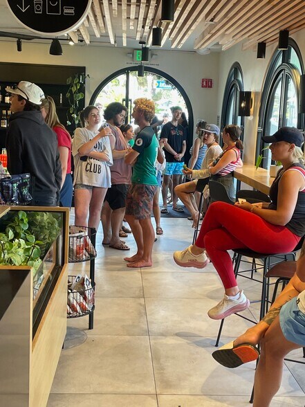 More Photos Of 2202 Avenida De La Playa, La Jolla Restaurant For Lease