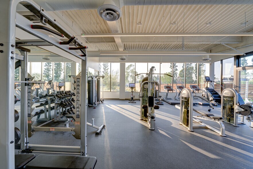 More Photos Of 3100 S Harbor Blvd, Santa Ana Office For Sale