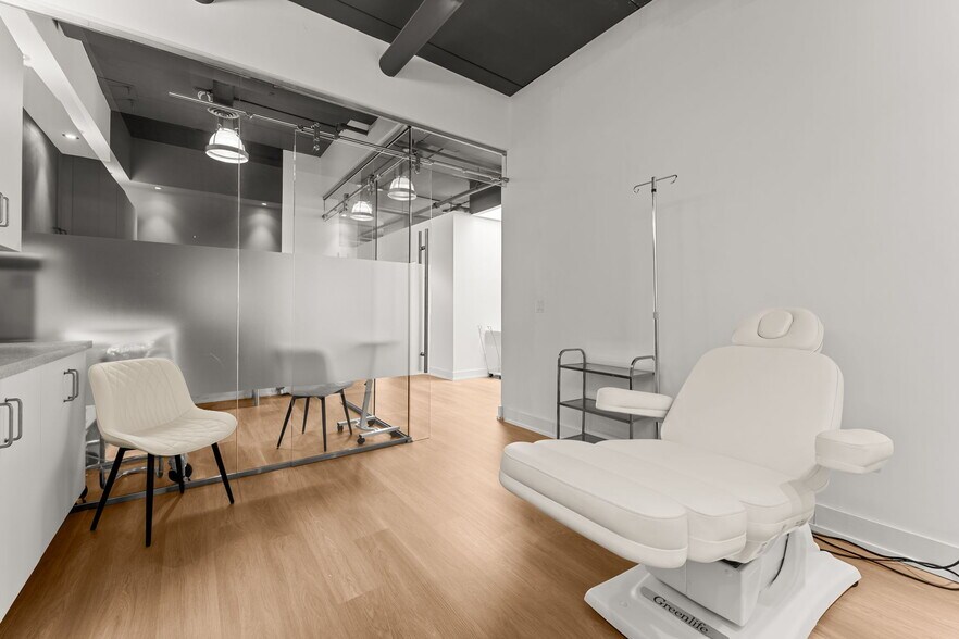 More Photos Of 21 Camden St, Toronto Office For Sale