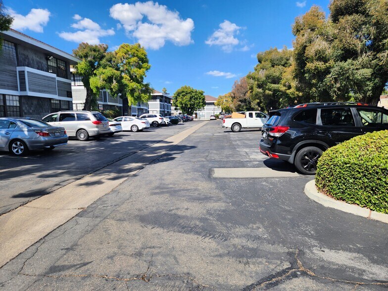 More Photos Of 960 W 17th St, Santa Ana Office For Sale