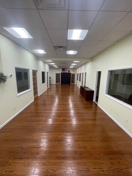 More Photos Of 47 Bethpage Rd, Hicksville Office For Lease