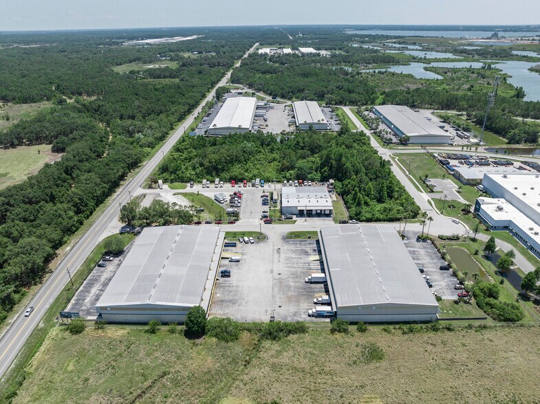 More Photos Of 4960 E Lakeland Commerce Pky, Lakeland Flex For Lease