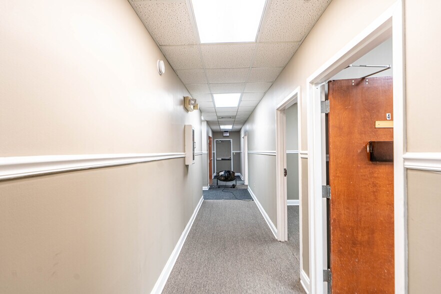 More Photos Of 819 Newman Dr, Helena Office For Sale