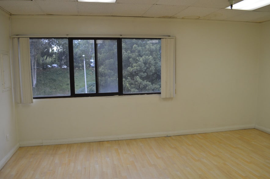 More Photos Of 1455 Monterey Pass Rd, Monterey Park Office Residential For Lease