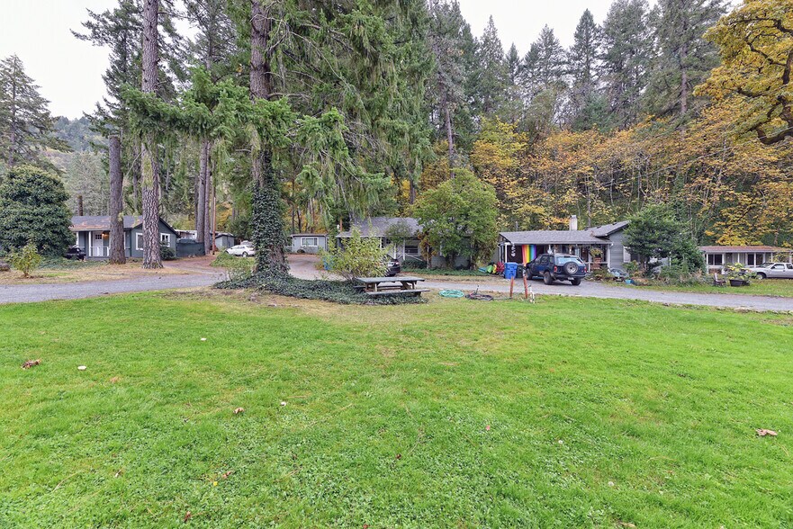 More Photos Of 3251 Rogue River Hwy, Grants Pass Apartments For Sale