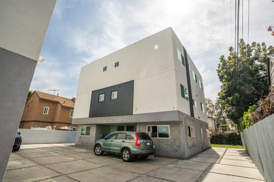 More Photos Of 6937 Simpson Ave, North Hollywood Apartments For Sale