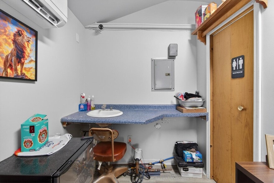 More Photos Of 6006 Ann Arbor Rd, Jackson General Retail For Sale