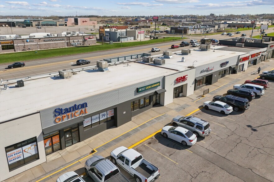 More Photos Of 1505-1527 E San Marnan Dr, Waterloo Unknown For Lease