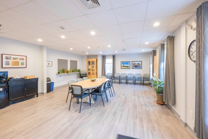 More Photos Of 400 Massasoit Ave, East Providence Medical For Sale