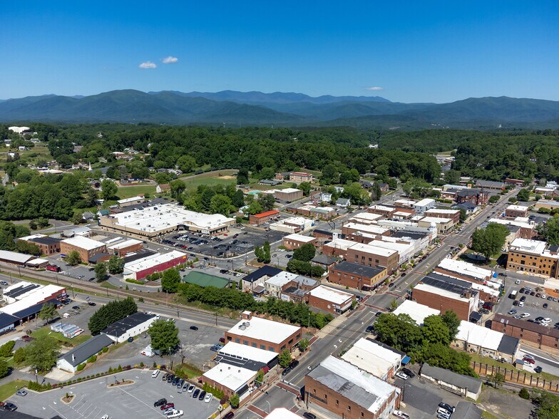 More Photos Of 34 N Logan St, Marion General Retail For Lease