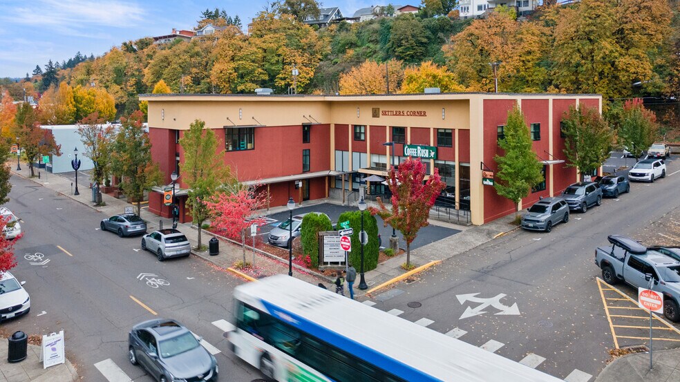 More Photos Of 900 Main St, Oregon City Storefront Retail Office For Lease
