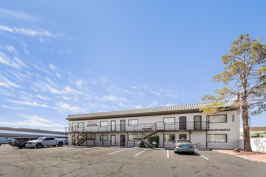 More Photos Of 3975 W Quail Ave, Las Vegas Warehouse For Lease
