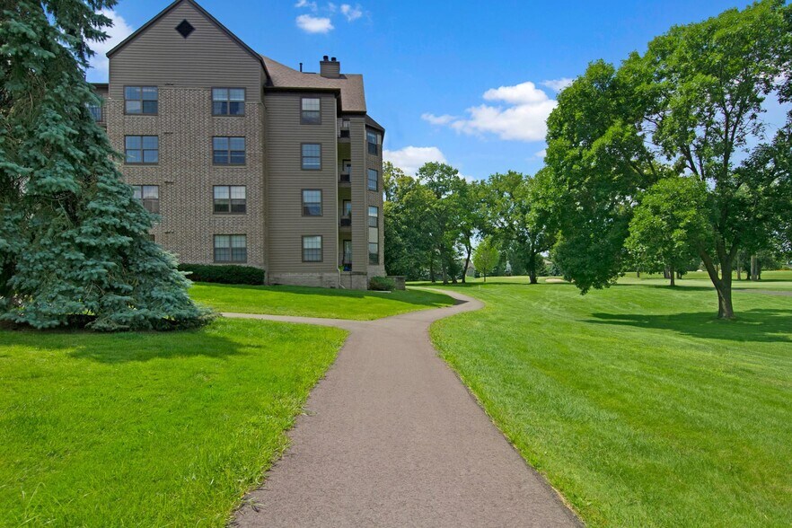 More Photos Of 8617 Edinbrook Xing, Brooklyn Park Apartments For Sale
