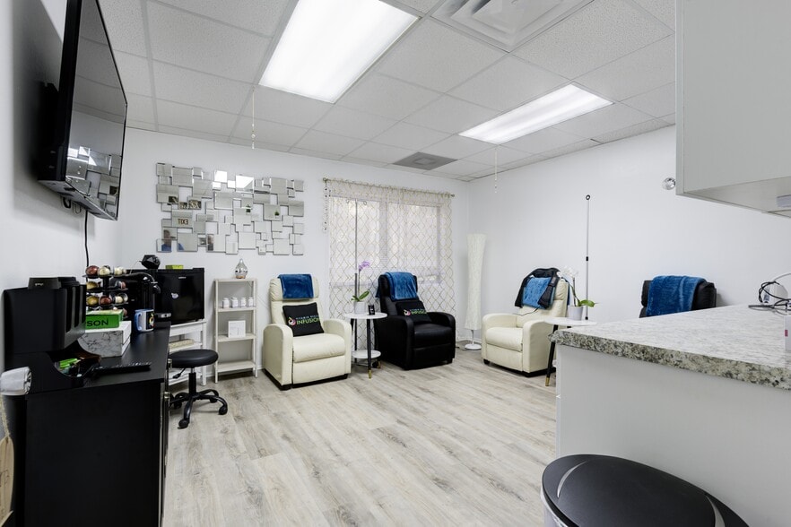 More Photos Of 2240 Palm Beach Lakes Blvd, West Palm Beach Office For Sale