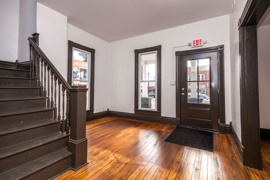 More Photos Of 205 Broadway St, Cave City Office Residential For Sale