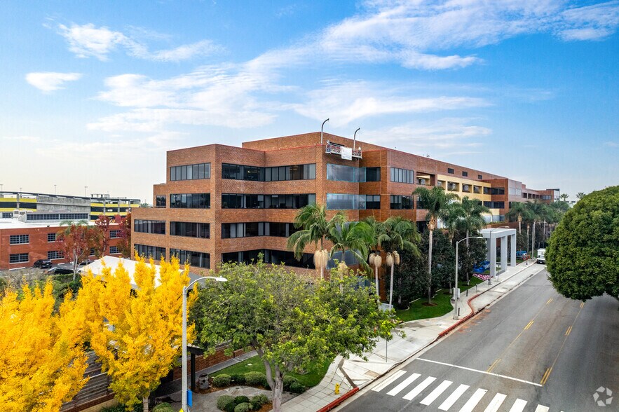 Primary Photo Of 2600-2800 Colorado Ave, Santa Monica Office For Lease