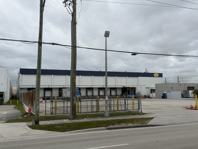More Photos Of 2323 NW 72nd Ave, Miami Manufacturing For Lease